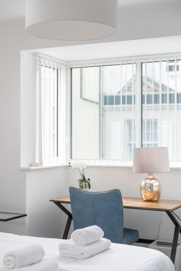 Beachside Retreat 2-Bedroom Gem With Free Private Parking & Outdoor Space Brighton Bagian luar foto
