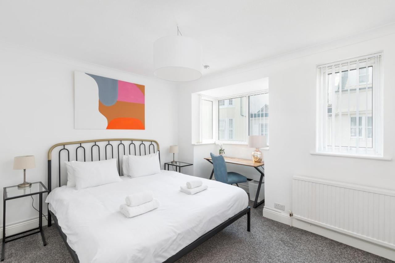 Beachside Retreat 2-Bedroom Gem With Free Private Parking & Outdoor Space Brighton Bagian luar foto