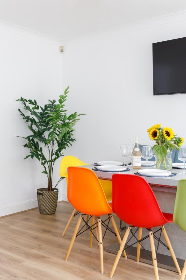 Beachside Retreat 2-Bedroom Gem With Free Private Parking & Outdoor Space Brighton Bagian luar foto