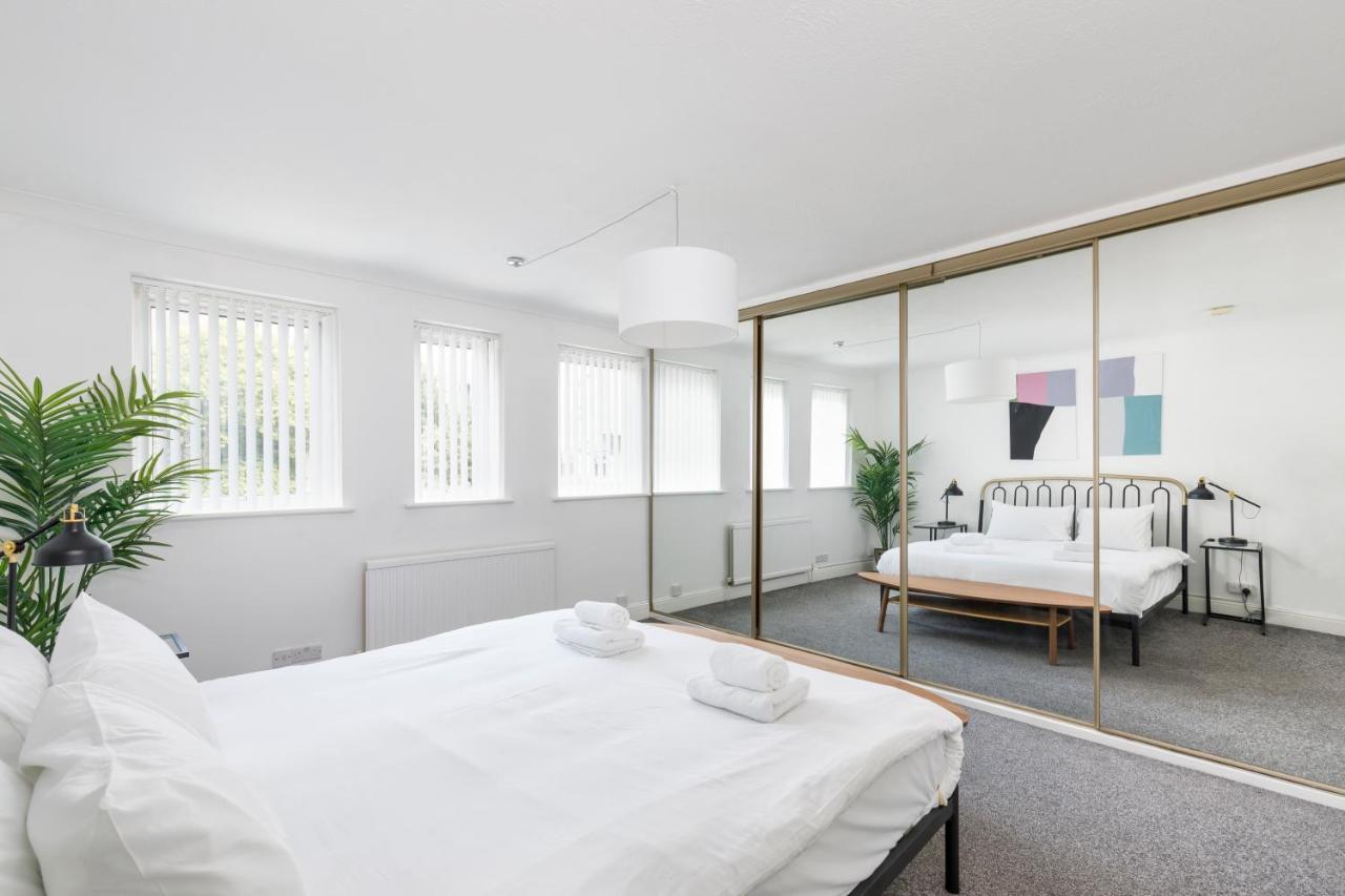 Beachside Retreat 2-Bedroom Gem With Free Private Parking & Outdoor Space Brighton Bagian luar foto