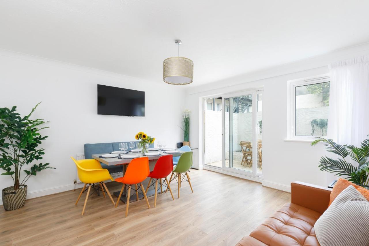 Beachside Retreat 2-Bedroom Gem With Free Private Parking & Outdoor Space Brighton Bagian luar foto