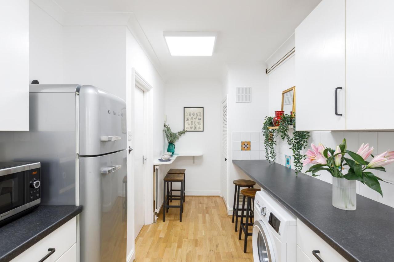 Beachside Retreat 2-Bedroom Gem With Free Private Parking & Outdoor Space Brighton Bagian luar foto