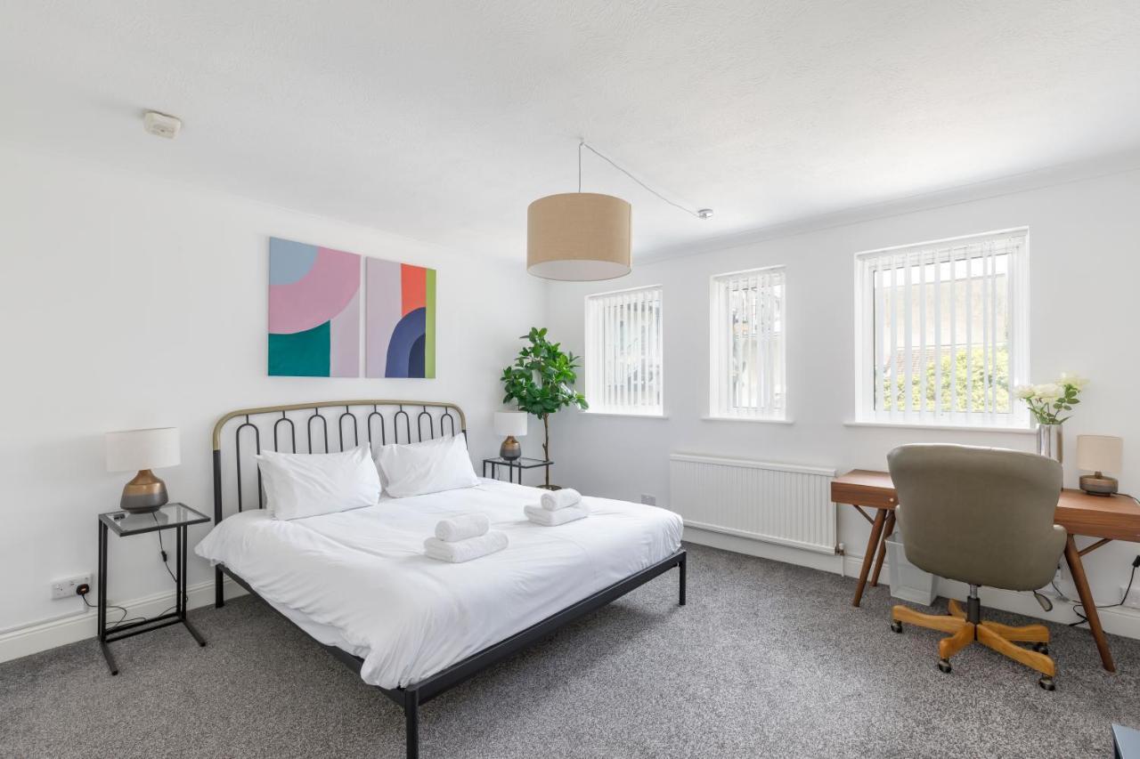 Beachside Retreat 2-Bedroom Gem With Free Private Parking & Outdoor Space Brighton Bagian luar foto