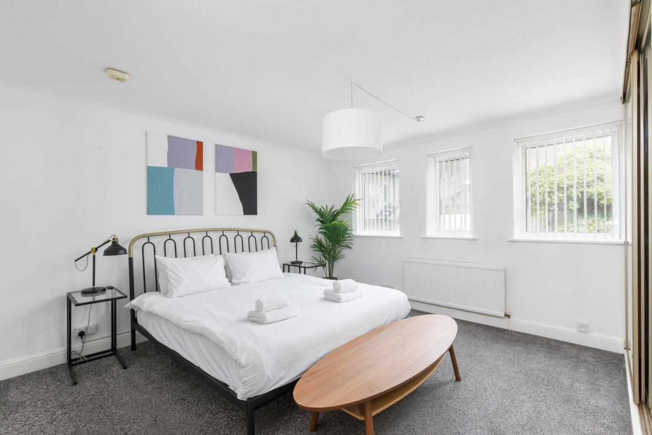 Beachside Retreat 2-Bedroom Gem With Free Private Parking & Outdoor Space Brighton Bagian luar foto