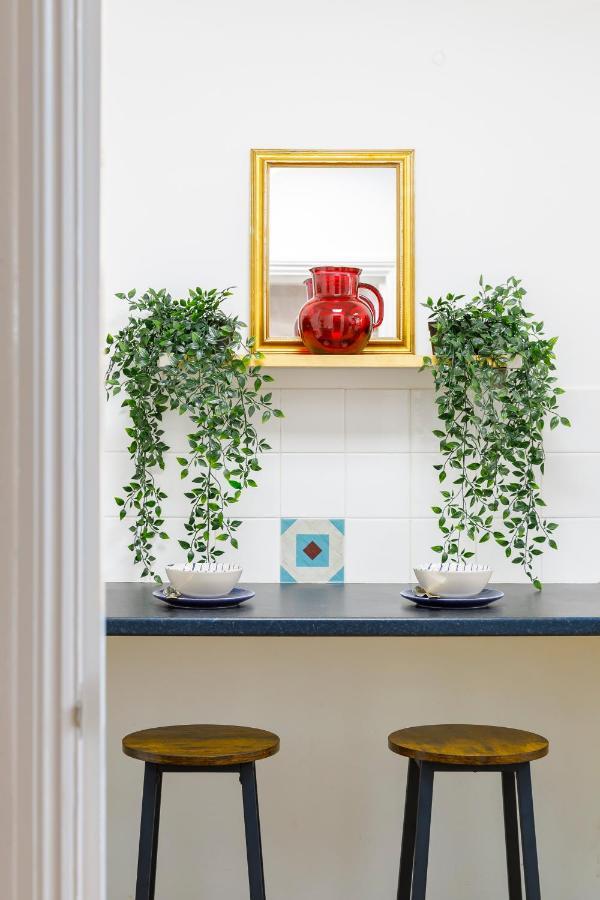 Beachside Retreat 2-Bedroom Gem With Free Private Parking & Outdoor Space Brighton Bagian luar foto