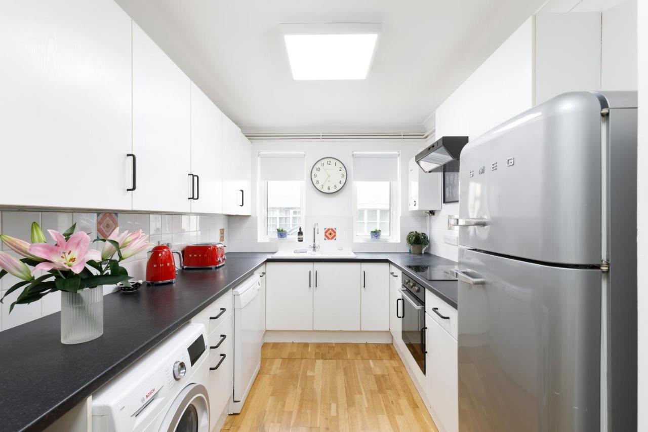 Beachside Retreat 2-Bedroom Gem With Free Private Parking & Outdoor Space Brighton Bagian luar foto
