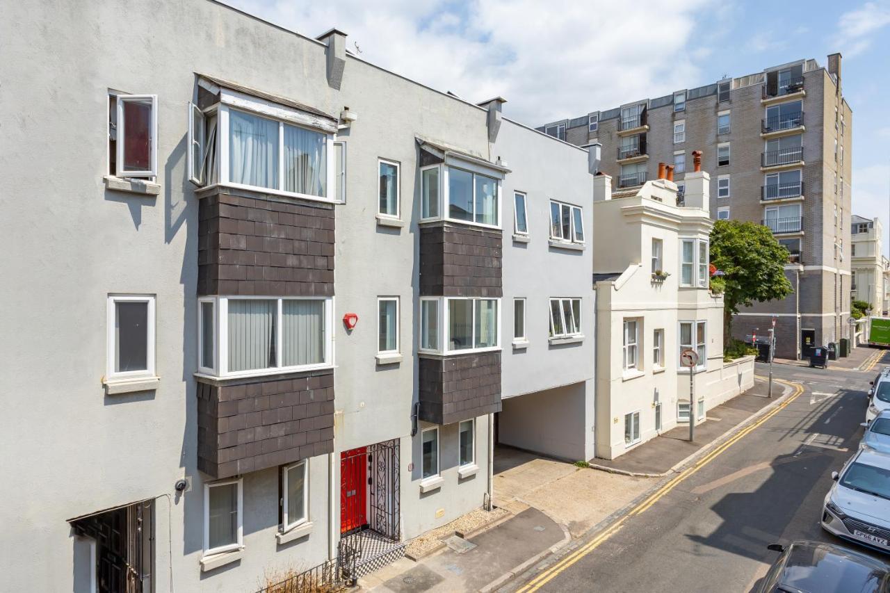 Beachside Retreat 2-Bedroom Gem With Free Private Parking & Outdoor Space Brighton Bagian luar foto